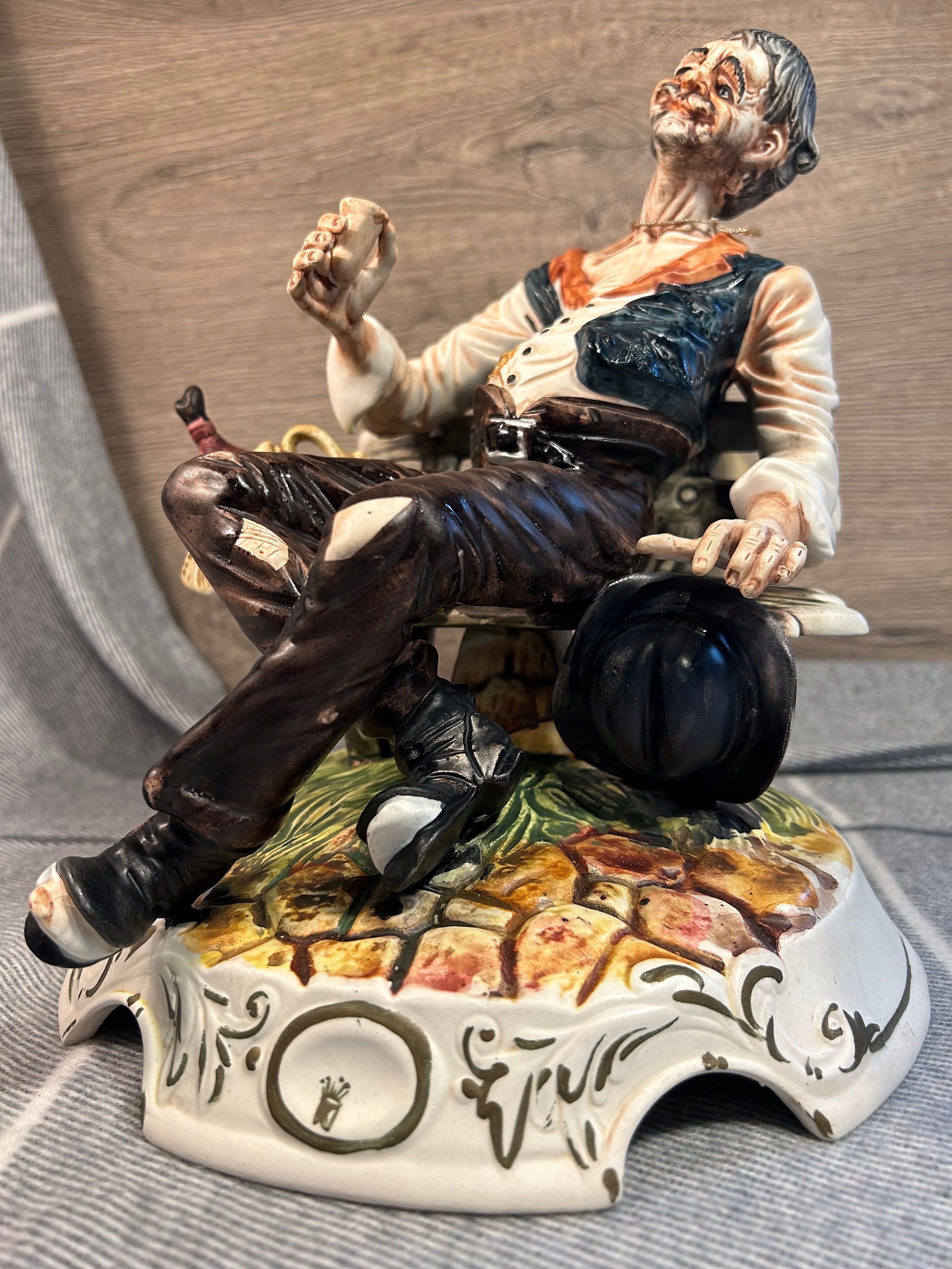 ヴィンテージのコレクターズアイテム、カポディモンテの大型磁器