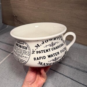 Gravuras vintage de farmácia: Penico monocromático de cerâmica Portmeirion, fabricado na Inglaterra | Colecionáveis nostálgicos de publicidade inglesa em preto e branco