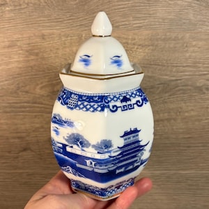Preloved 2008 Ringtons Porcelain Gilded Ginger Hexagonal Jar | Cobalt Blue & White Willow Pattern Lidded Urn | Oriental Decor Collectibles