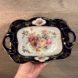 Vintage-Schale in Kobaltblau und Shabby Chic-Rosa mit vergoldeten, herzförmigen Griffen | Rokoko-Geschirr für Sammler