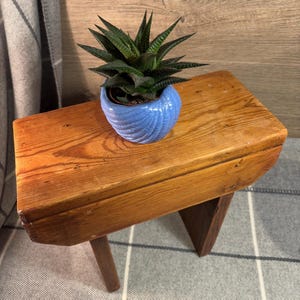 Vintage Primitiver schmaler länglicher Mini-Hocker Indoor Blumentopf Planter Stand | Rustikale, platzsparende, vielseitige Möbel | Handgemachte alte Basics