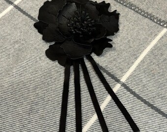 Vintage Italian Artisan Made Leather Brooch or Pin - Four  display picture 2