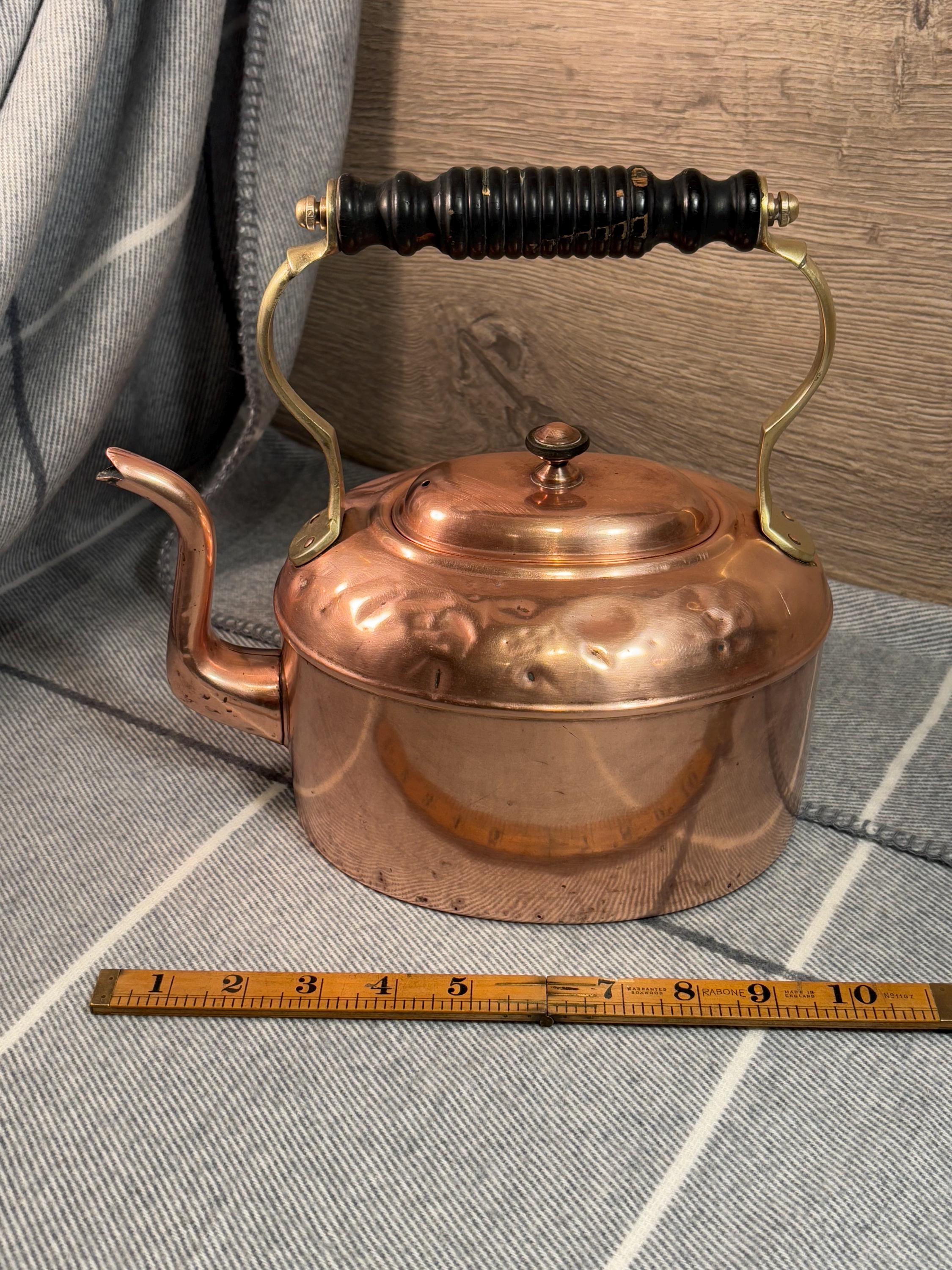ヴィンテージ銅ケトル 蓋と木製ハンドル付き 特許 176270 – サイズ 6