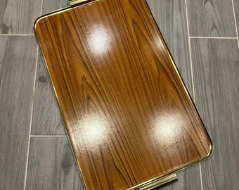 Vintage MCM groot rechthoekig dienblad met handgrepen | Jaren 60 goudkleurige grote serveerdrager | Retro woonaccessoires | Feest en entertainment