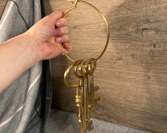 Vintage Solid Brass Skeleton Jailers Ornamental Heavy Set of Old Keys | Six Pirate Treasure Chest Key Collection on Ring | Rustic Home Decor