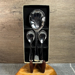 Cucharas de postre y de servir festoneadas Sheffield England cromadas vintage de mediados de siglo - Juego de 7 / Vajilla y artículos de cocina con forma de concha de almeja