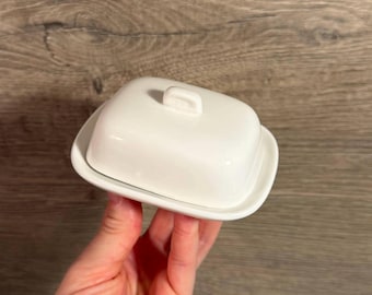 Manteigueira individual minimalista branca da Wm Bartleet & Sons, usada | Pequena peça tradicional de porcelana neutra