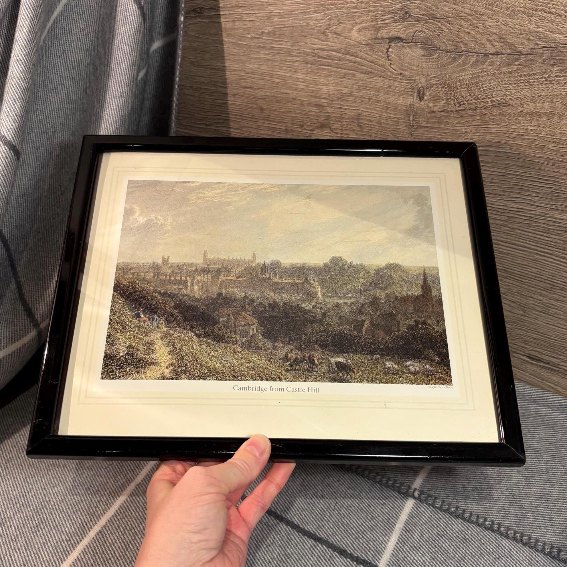 Vintage Cambridge uit Castle Hill Douglas Gates Studio print muur hangend | Prestigieuze skyline van de universiteitsstad | King's College Chapel-kunst