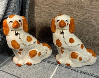 Vintage handbemalte vergoldete Ginger Brown Englische Staffordshire King Charles Spaniel Hunde in die gleiche Richtung | Altes englisches Sammlerstück
