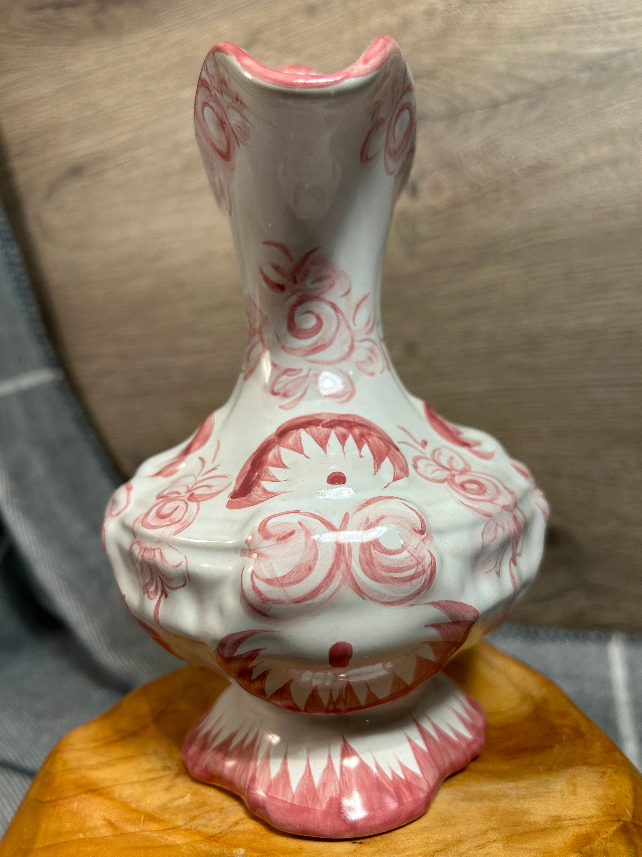 アヒル型陶器花瓶 花柄エプロン　手書き　ポルトガル製 アウトレット】ポルトガル製 陶器 両手付き飾り壷 - エステルノ