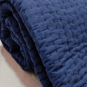 Indigo Blue Kantha Quilt, handgemachte Baumwolldecke, Queen-Size Tagesdecke, indische Kantha Quilts.
