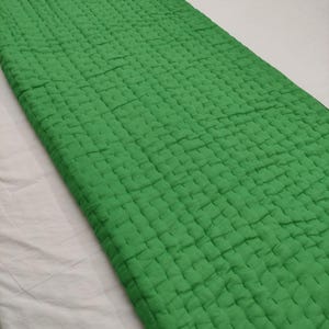 草緑色のカンタキルト、軽量キルティングスロー、手作りブランケット、コットンブランケット、ボヘミアンベッド、通気性のあるキルト。 画像 13