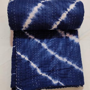 Indigo Tie Dye Kantha Quilt, Handgemachte Boho Tagesdecke, Handgenähte Baumwolldecke, Leichter Quilt, Homedecor