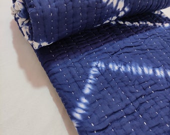Neue handgefertigte indische Kantha-Steppdecke aus reiner Baumwolle in Blau mit Batikmuster, handgenähte Kantha-Tagesdecke, Jaipuri Gudri, weiche Decke, gepolsterter Überwurf AOK#060