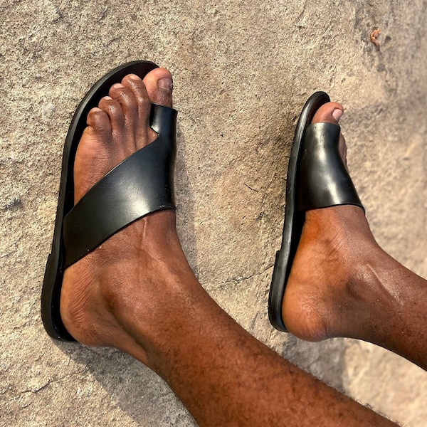 Comfortabele zwarte leren sandaal, gemakkelijke modieuze herensandaal, leren herensandaal, stijlvolle Griekse man sandaal, heren teenring sandaal, teenlus