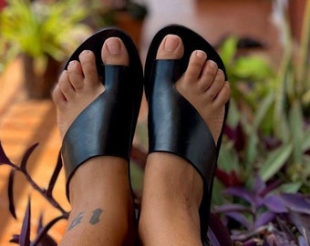 Comfortable toe ring Sandal,Easy fashionable women Sandal,women leather sandal,stylish toe loop Sandal,slip on slides,dressy flats,open toe