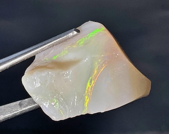 Australischer Coober Pedy Multicolour Uncut Opal 19.85 Karat