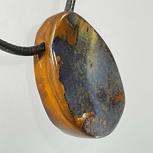 Wisiorek z opalu Boulder 37,85 karatów