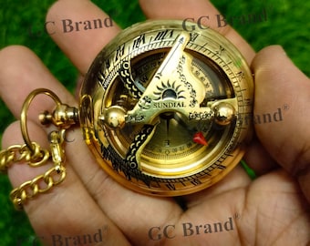 Brújula de latón con reloj de sol y estuche de cuero: accesorio de senderismo estilo steampunk