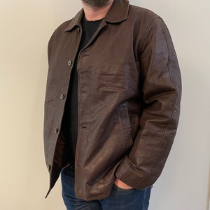 Vintage cuir Parka manteau hommes veste marron foncé porté dans les années 90 longue veste survêtement pardessus fabriqué en Espagne taille 54 (taille Espagne) L/XL