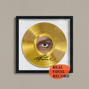 Disco de vinilo dorado firmado por Prince — Arte musical decorativo — Facsímil de LP de 12&quot; autografiado — Regalo para fans de artistas icónicos, exhibición de pared única
