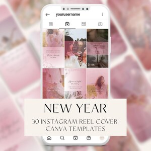以下が含まれることがあります： スマートフォンには、ソフトピンクの美学を持つInstagramリールカバーのグリッドが表示されています。カバーには、人や自然の画像とオーバーレイテキストが表示されています。画面のテキストは「NEW YEAR」と「30 INSTAGRAM REEL COVER CANVA TEMPLATES」です。