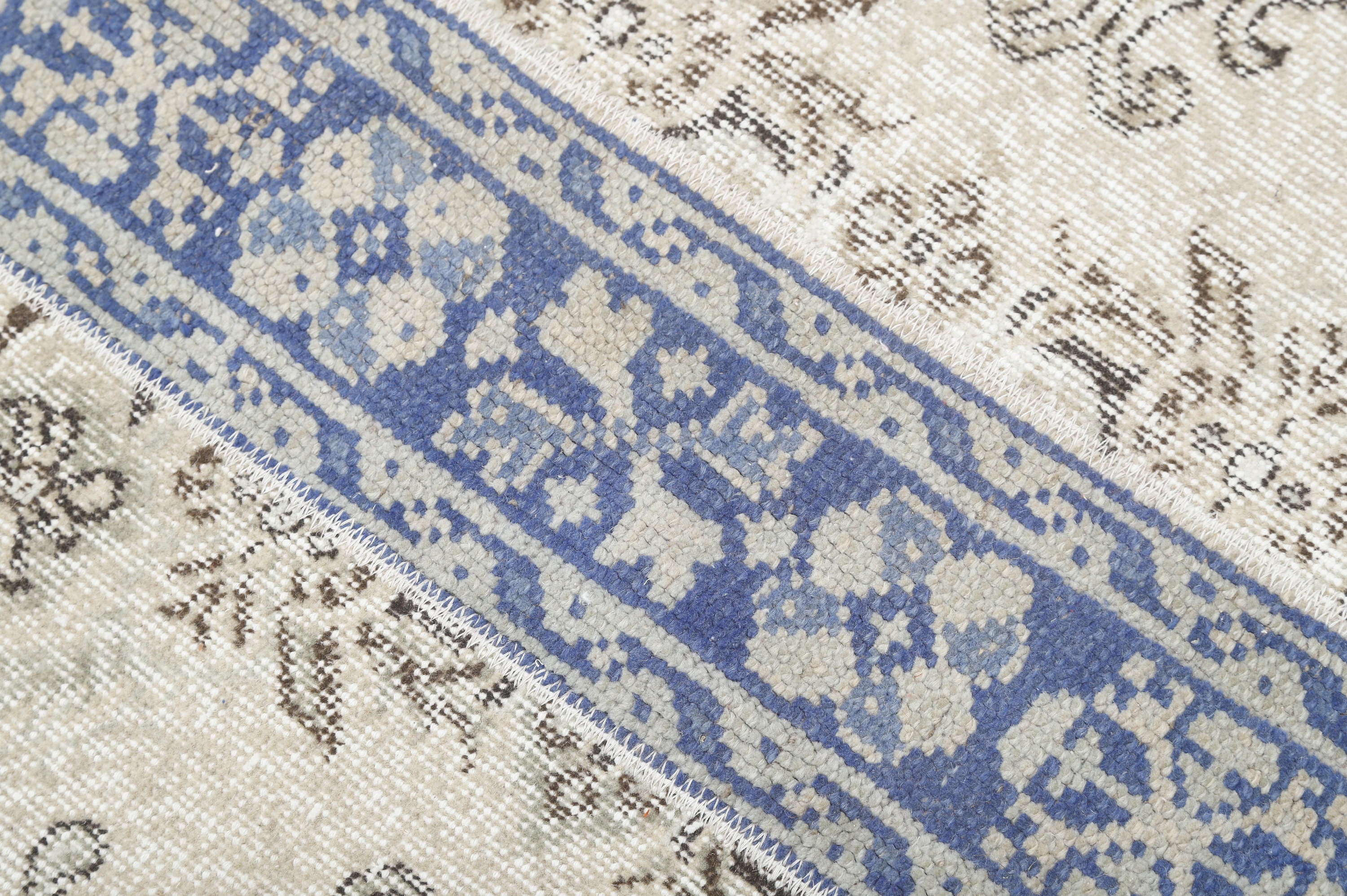 248×133 トルコ・アナトリア地方の水彩のようなヴィンテージラグ ヴィンテージ トルコ ウシャク ランナーラグ：ハンドメイドウール