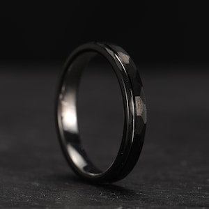 4mm Black Tungsten Ring, Ring with Hammered Finish and Groove, Unisex Tungsten Ring