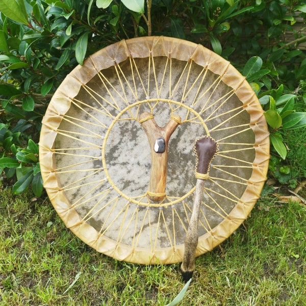 Tunable shamanic drum with agate made of cowhide and ash 50 cm