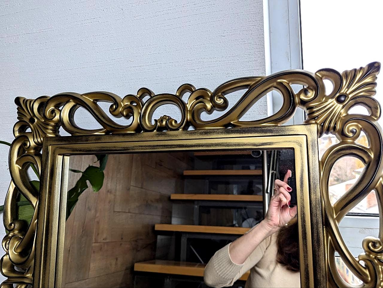 バロックスタイルのラビングゴールド木製フレームウォールミラー