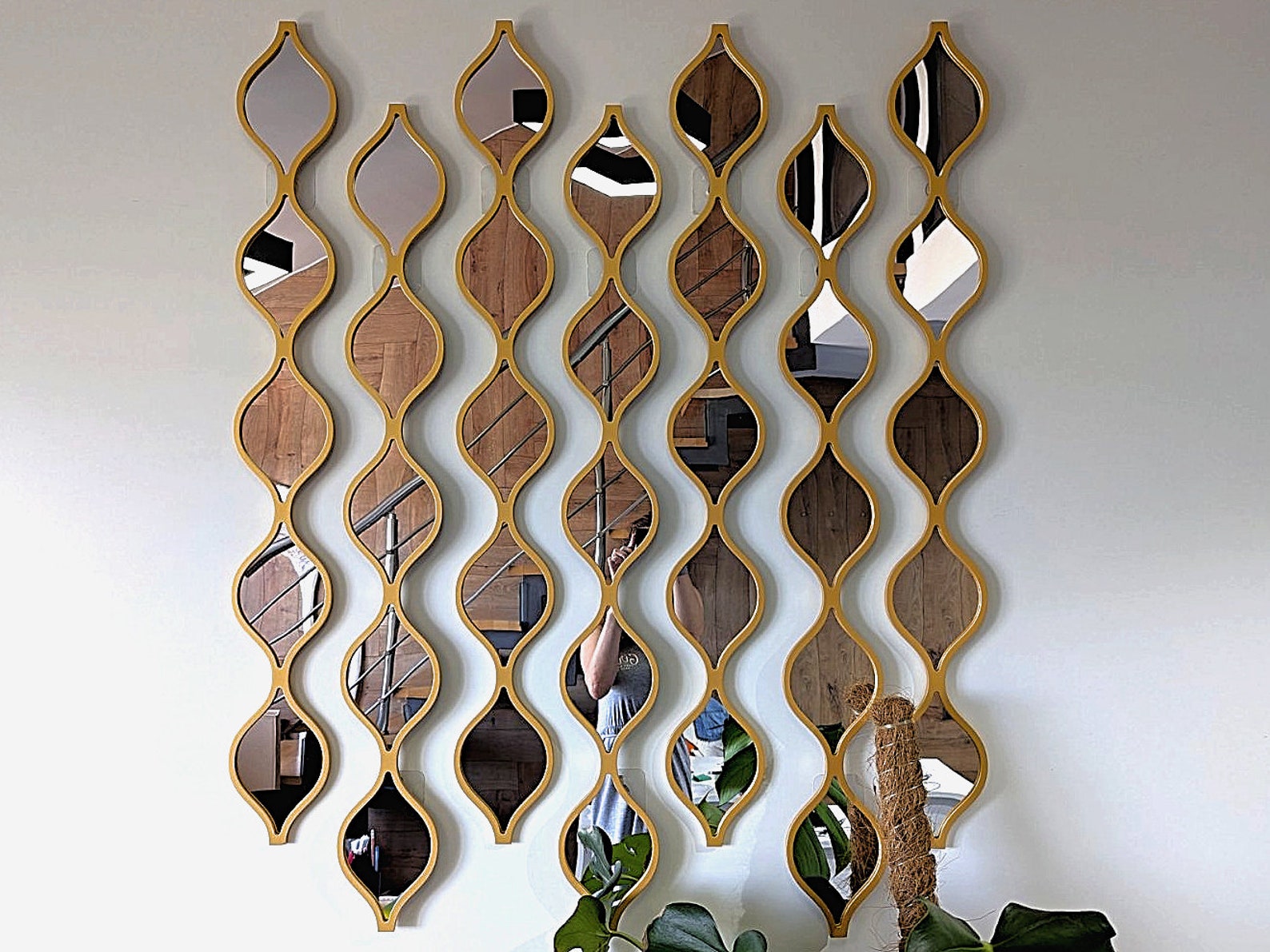 Gold Frame Acrylic Water Drop Mirrors: Teardrop Wall Decor - Set of 7 stripes