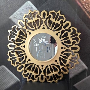 Carved Round Wall Mirror: Gold Accent Frame, Vintage Style