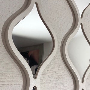 Silver acrylic water drop mirrors, decorative mirrored water drops in silver frame, interior living room mirror design, mirrors wall décor