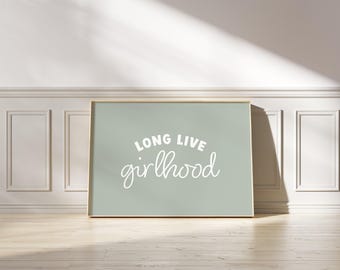 「Long Live Girlhood」プリント、女の子の部屋の装飾、セージグリーンの保育園アート（デジタルダウンロード）