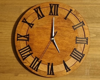 Horloge murale faite main, chiffres romains, chiffres en acrylique noir sur bois, rustique, minimaliste