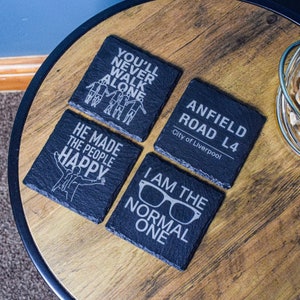 Posavasos de pizarra del Liverpool: Anfield, Shankly, YNWA, Klopp. Diseño original, perfecto para los fans del Liverpool