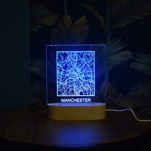 Manchester Map 7 Color LED - Handgefertigte beleuchtete Stadtplan Dekor. Perfektes Geschenk für Nordländer / Manc-Liebhaber