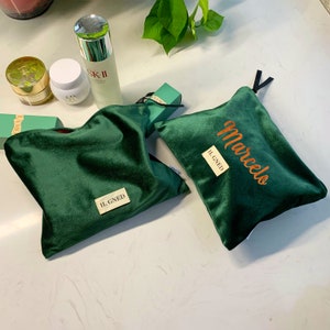 Personalized retro dark green makeup bag, velvet makeup, embroidered name, handbag, minimalist washing storage bag, travel bag