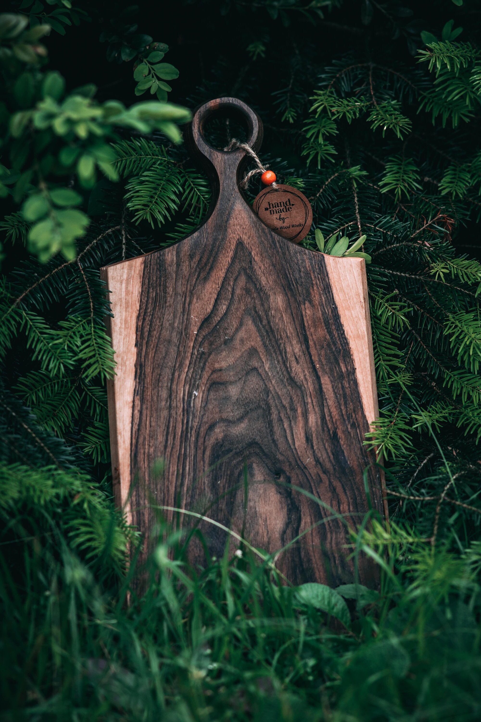 planche à découper faite main, planche en noyer, bois, de service, service bois avec poignée