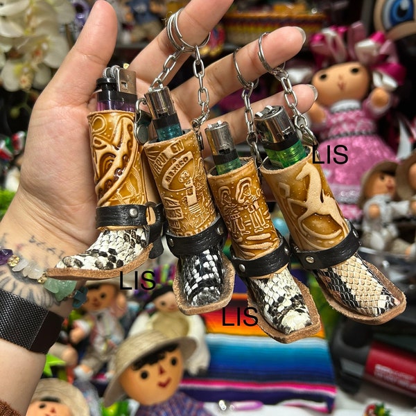 Encendedor en Bota/ Lighter Keychain in Cowboy Boots