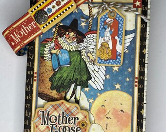 Mini Memory Journal hecho con la colección de papel Graphic 45 “Mother Goose”