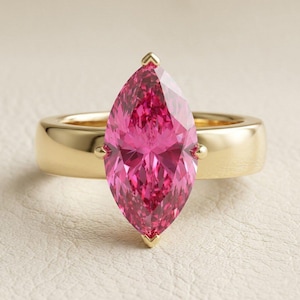 Verlobungsring aus 10-karätigem Gelbgold mit einem 3-Karat-Rubin im Marquise-Feuerwerkschliff und einem rosa Saphir aus Madagaskar-Rubin – handgefertigtes Geschenk zum Jahrestag