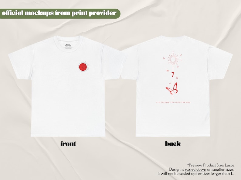K&ouml;nnte beinhalten: Wei&szlig;es T-Shirt mit roter Sonnengrafik auf der Vorderseite und rotem Design auf der R&uuml;ckseite, einschlie&szlig;lich Sonne, Schmetterling und Text. Das Shirt ist in Gr&ouml;&szlig;e Large.