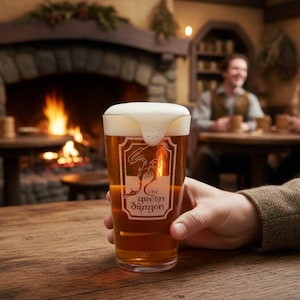 The Green Dragon - Pub Sign - Lord of the Rings -   Engraved Pint Glass