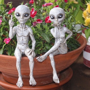 Alien Invasion “Rude & Flirty” Alien 10” H Shelf Sitter Figurine Set Indoor/Outdoor Funny Home or Garden Decoration – Set of 2 (Alien Gray)