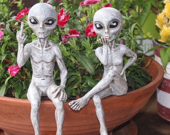 Alien Invasion “Rude & Flirty” Alien 10” H Shelf Sitter Figurine Set Indoor/Outdoor Funny Home or Garden Decoration – Set of 2 (Alien Gray)