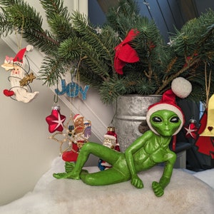 Alien Invasion Christmas Decoration Sexy Male Alien Statue Lying 10 “ L Alien Figurine Funny X’Mas Home or Patio Decoration