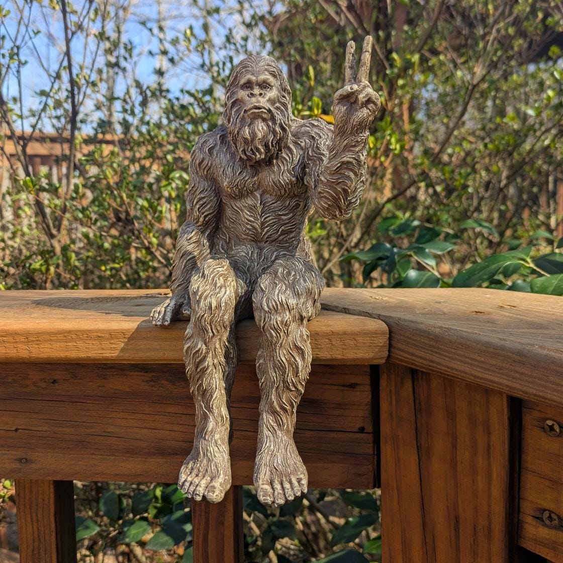 SANTASTIC! GANGU HASHEEME BIGハシーム約30センチ Bigfoot Peace Sign Sasquatch Yeti Statue Indoor/outdoor for Patio