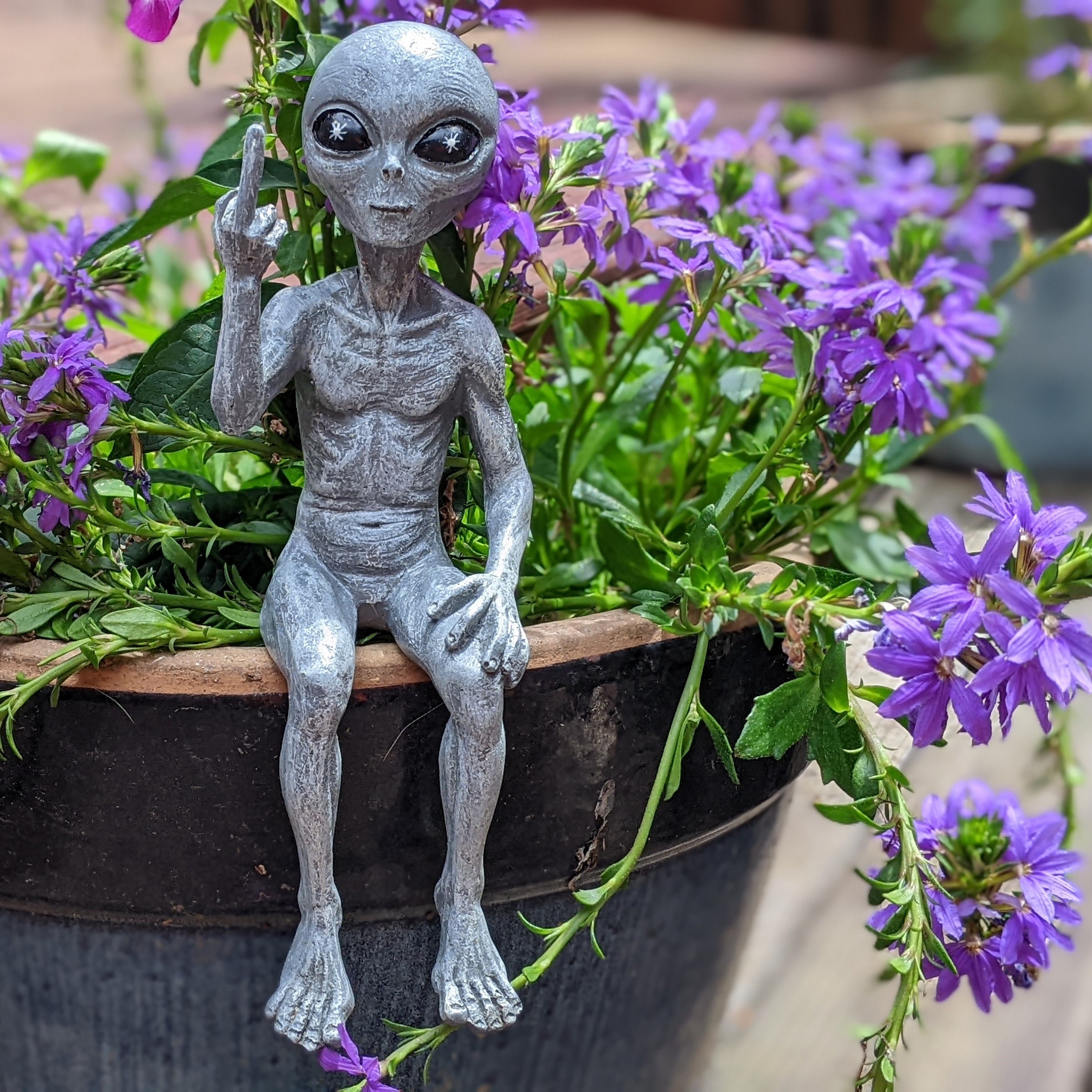 エイリアン 虹色フィギュア フランクリン ミント Rude Alien Statue “flipping the Bird” 10″ H Shelf Sitter