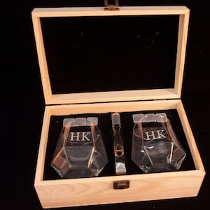 Groomsmen Gifts Personalized Whiskey Decanter Set with Personalised Crystal Whisky Glass with wooden box, Dad Gift Boyfriend Gift